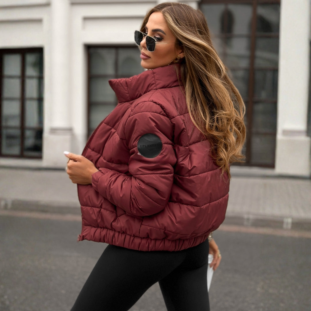 Jenna – prošívaná bunda s kapucí pro zimní eleganci